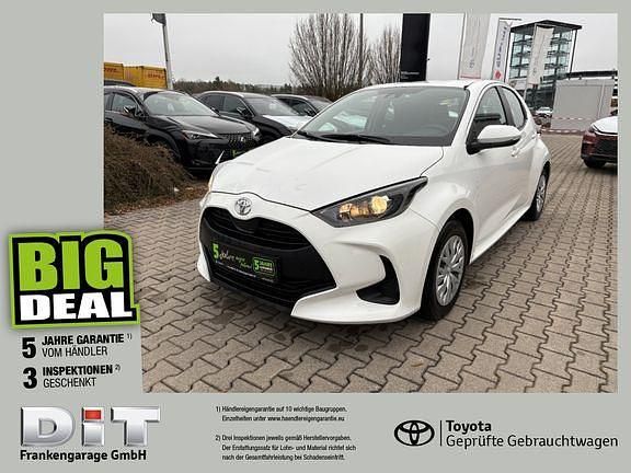 Schneeweiss Gebraucht 2022 Toyota Yaris Basis Kleinwagen | 13.390 € (Fairer Preis) - Bild 1/4