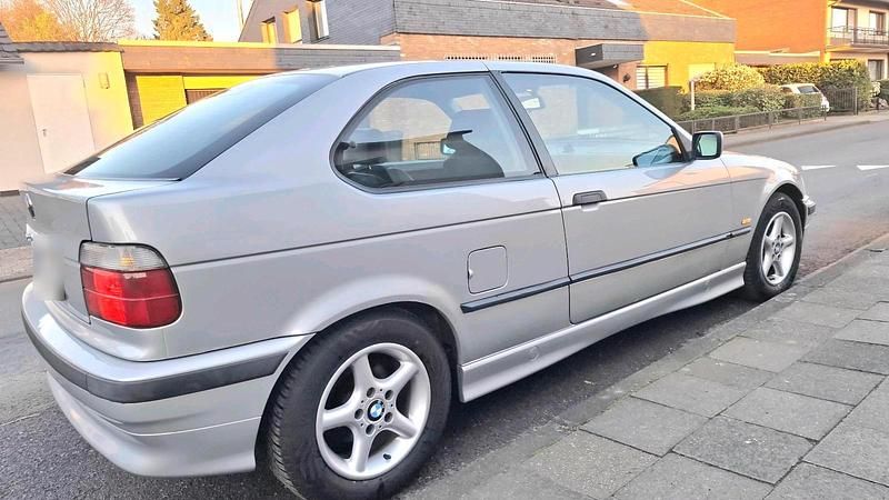 Gebraucht BMW 316 102 PS (75 kW) 1998 Silber Coupé