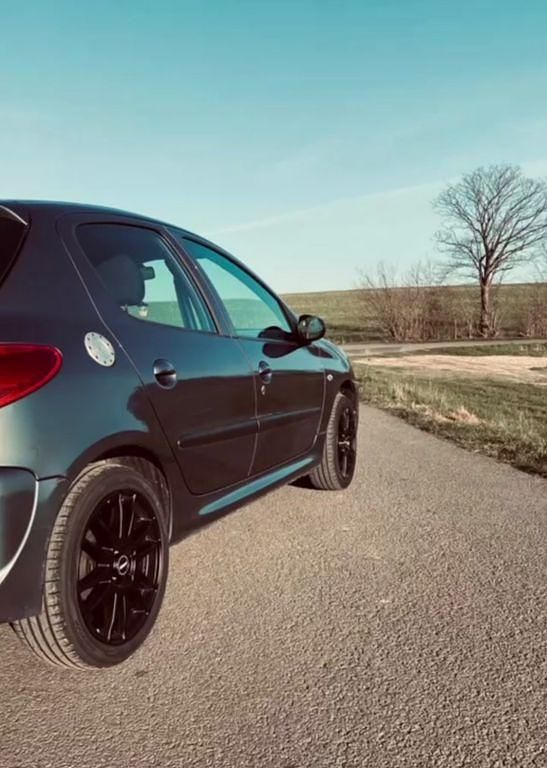 Grau Gebraucht 2010 Peugeot 206+ Kleinwagen | 3.200 € (Fairer Preis) - Bild 1/1