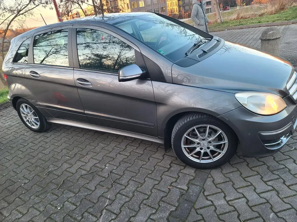 Gebraucht Mercedes B160 70 PS (51 kW) 2010 Silber Kleinwagen
