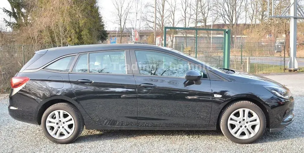 Usata Opel Astra 101 CV (74 kW) 2018 Nero Station wagon