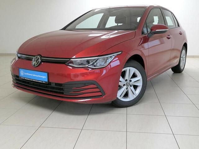 Gebraucht VW Golf VIII Life 110 PS (80 kW) 2022 Kings red (rot), metallic Limousine