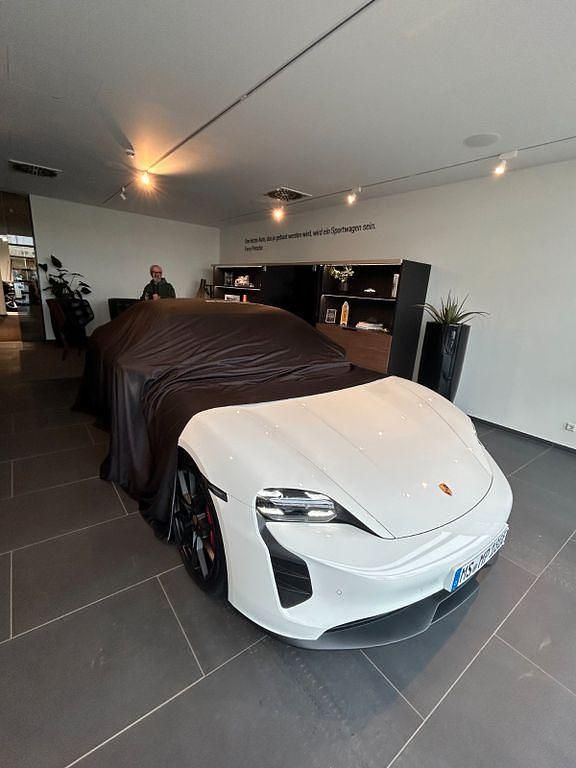 Weiß Gebraucht 2023 Porsche Taycan GTS Limousine | 83.300 € (Guter Preis) - Bild 1/4