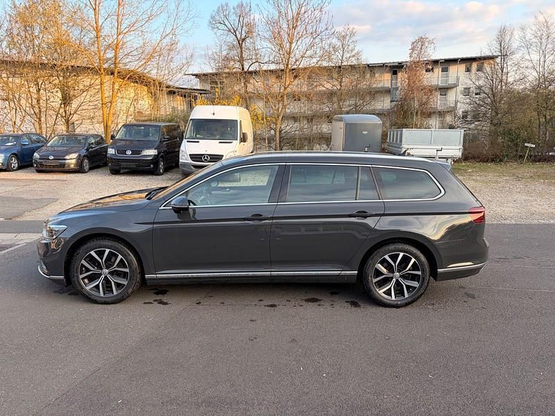 Gebraucht VW Passat Elegance 150 PS (110 kW) 2021 Grau Kombi