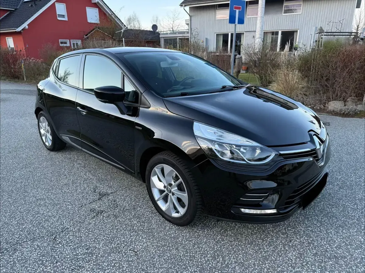 Gebraucht Renault Clio LIMITED 73 PS (53 kW) 2017 Schwarz Kleinwagen