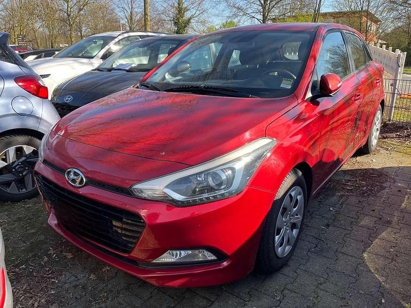 Gebraucht Hyundai i20 Trend 120 PS (88 kW) 2017 Red passion / mic Kleinwagen