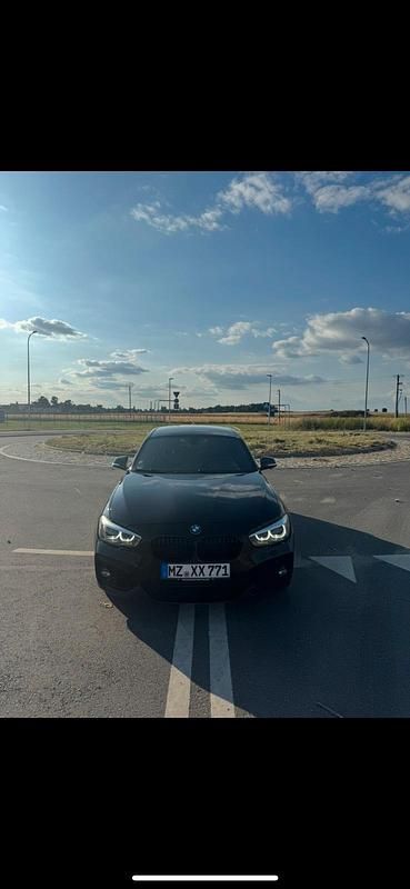 Schwarz Gebraucht 2018 BMW 118 Coupé Coupé | 15.700 € - Bild 1/4