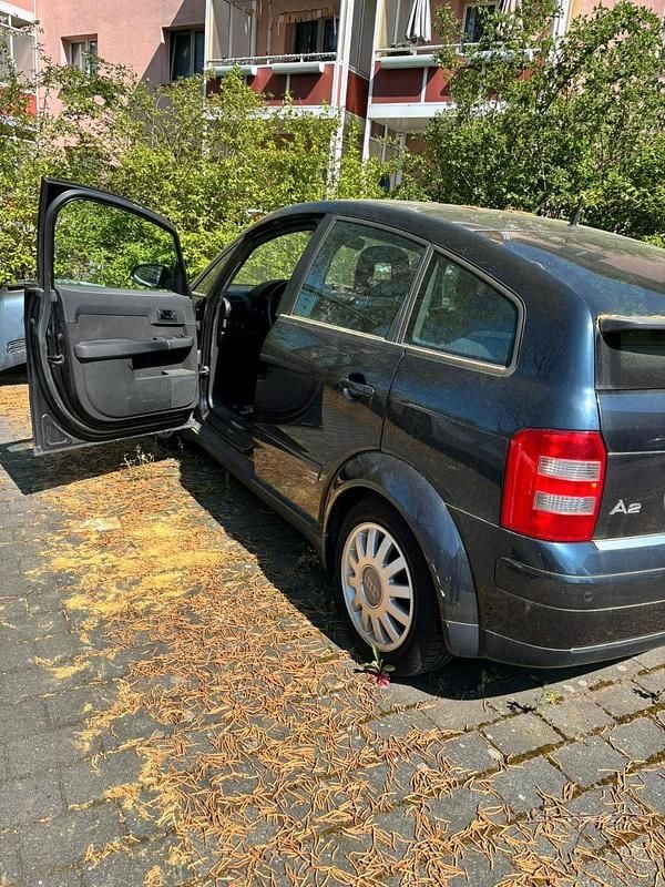 Second-hand Audi A2 75 CP (55 kW) 2003 Albastru Hatchback