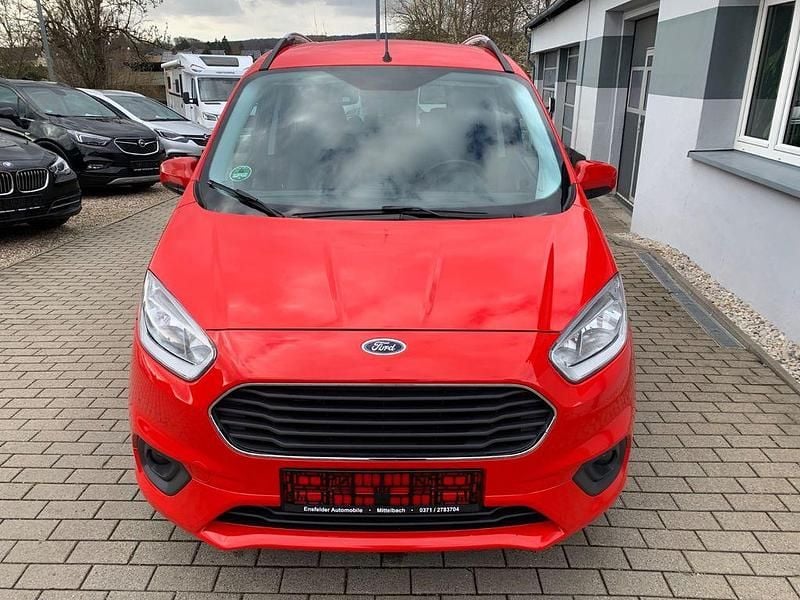 Gebraucht Ford Tourneo Courier Titanium 101 PS (74 kW) 2019 Rot Van / Kleinbus