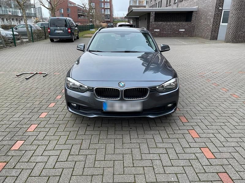Grau Gebraucht 2015 BMW 316 Kombi | 9.350 € (Fairer Preis) - Bild 1/4