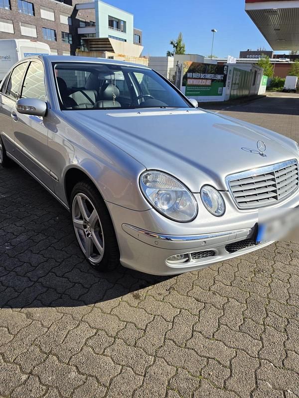 Gebraucht Mercedes E200 163 PS (119 kW) 2005 Silber Limousine