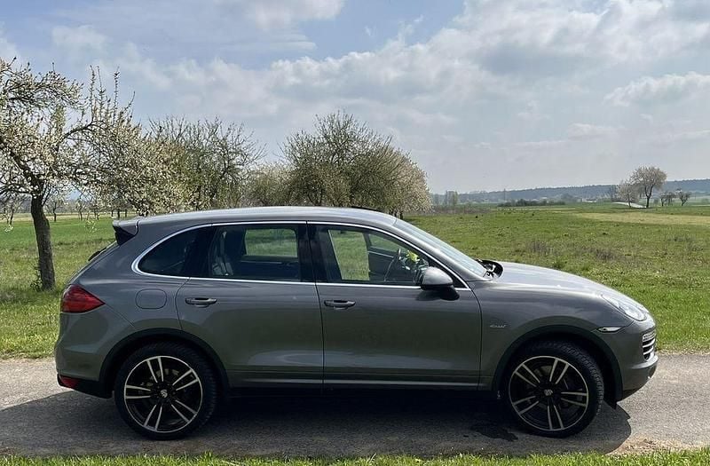 Second-hand Porsche Cayenne 245 CP (180 kW) 2012 Gri SUV