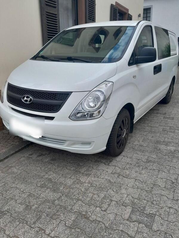 Weiß Gebraucht 2009 Hyundai H-1 Van / Kleinbus | 7.490 € (Fairer Preis) - Bild 1/4