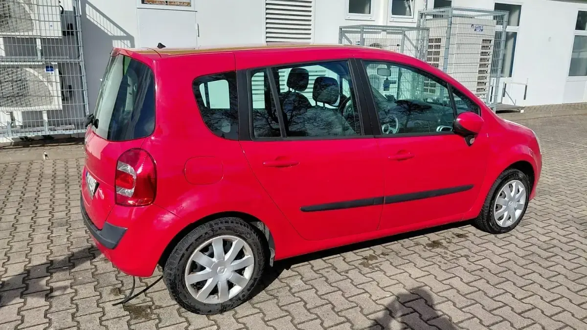 Usado Renault Modus 75 CV (55 kW) 2011 Rojo Monovolumen