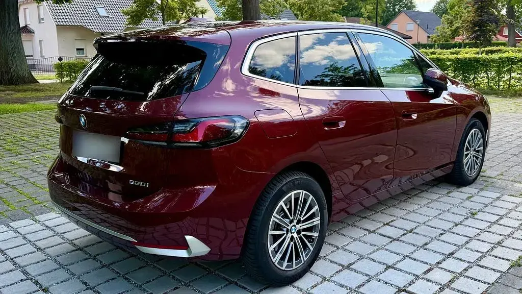 Gebraucht BMW 220 Active Tourer Luxury Line 156 PS (114 kW) 2023 Rot Van / Kleinbus
