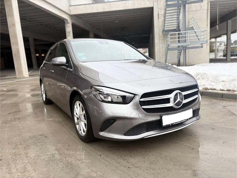 Gebraucht Mercedes B200 163 PS (119 kW) 2019 Grau Van / Kleinbus