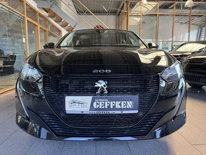 Gebraucht Peugeot e-208 Active 100 kW (136 PS) 2022 Schwarz perlanera Kleinwagen