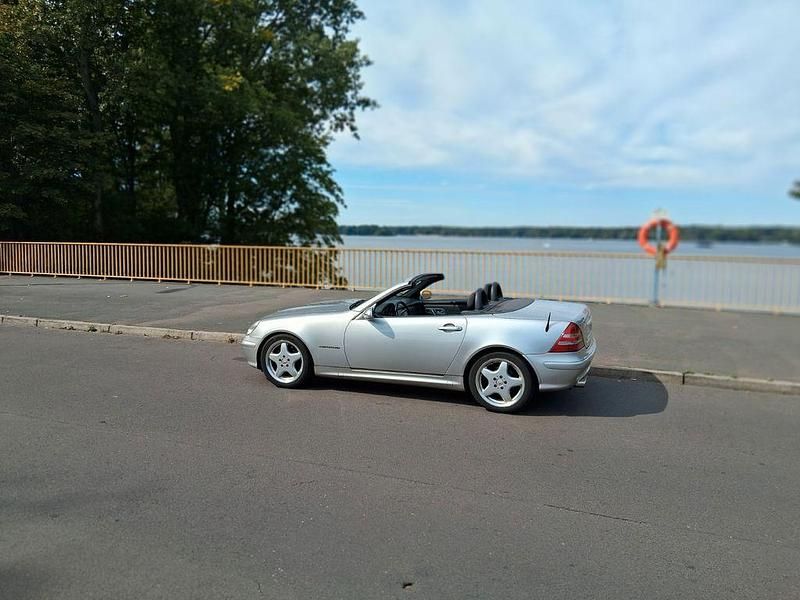 Silber Gebraucht 2004 Mercedes SLK230 Cabrio | 5.900 € (Fairer Preis) - Bild 1/4