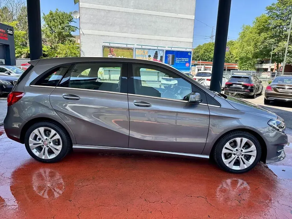Gebraucht Mercedes B180 122 PS (89 kW) 2015 Grau Kleinwagen