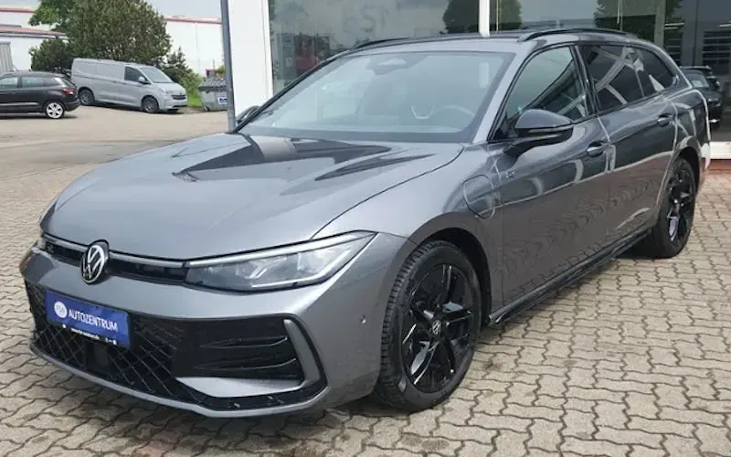 Gebraucht VW Passat R-line 272 PS (200 kW) 2024 Grau Kombi