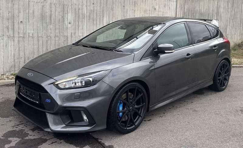 Magnetic grau Gebraucht 2017 Ford Focus S Limousine | 27.980 € - Bild 1/4