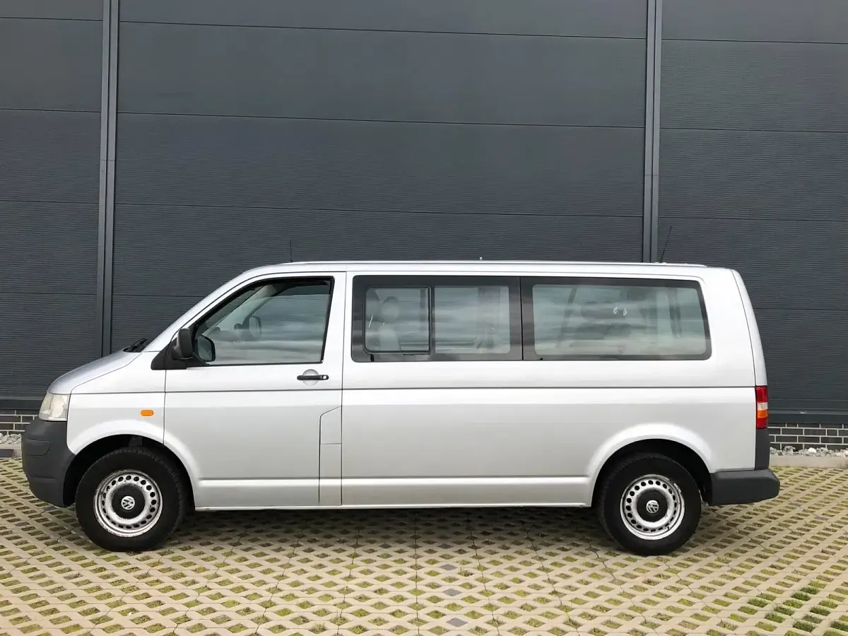 Gebraucht VW Caravelle 131 PS (96 kW) 2006 Silber Van