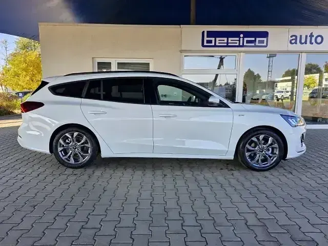 Gebraucht Ford Focus ST-Line X 125 PS (91 kW) 2024 Frostweiß Kombi