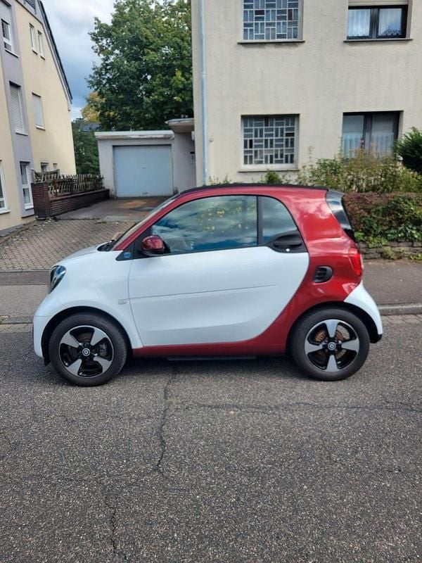 Weiß Gebraucht 2020 Smart ForTwo Electric Drive Kleinwagen | 9.400 € (Fairer Preis) - Bild 1/4