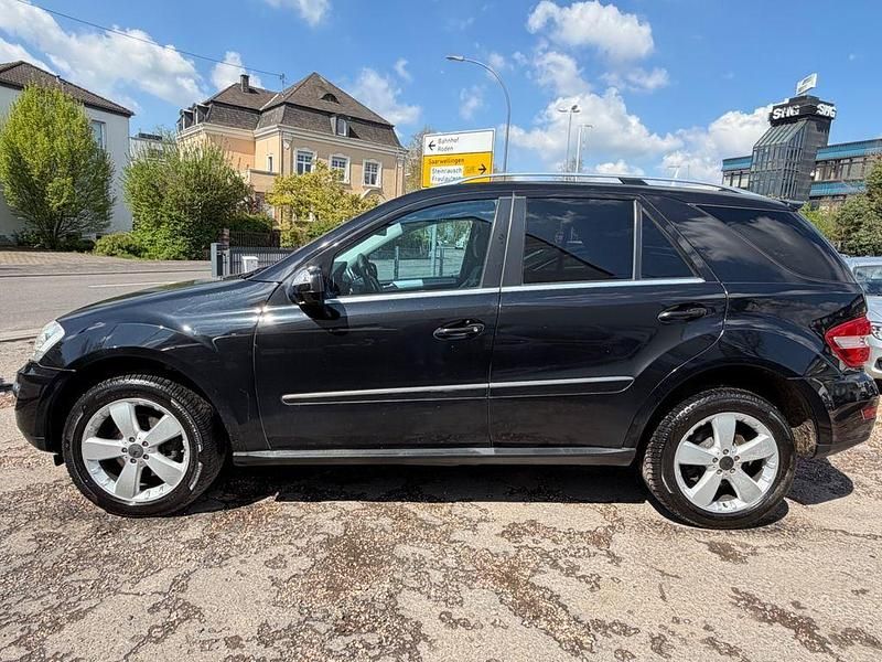 Gebraucht Mercedes ML350 224 PS (164 kW) 2010 Obsidianschwarz  metalliclack SUV
