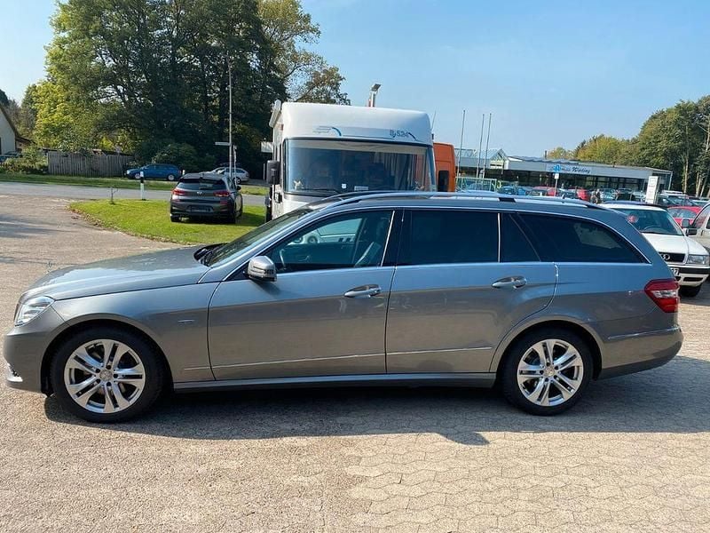 Gebraucht Mercedes E250 204 PS (150 kW) 2011 Silber Kombi