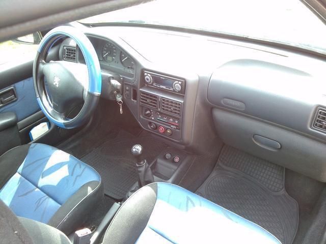 Gebraucht Peugeot 106 60 PS (44 kW) 2001 Blau metallic Kleinwagen