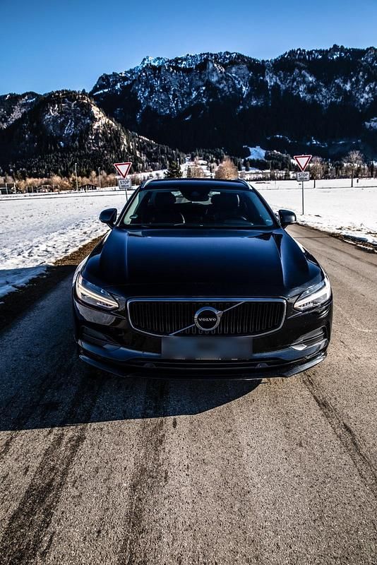 Second-hand Volvo V90 150 CP (110 kW) 2018 Negru Break