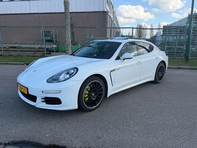 Gebraucht Porsche Panamera 333 PS (244 kW) 2013 Weiß Kleinwagen
