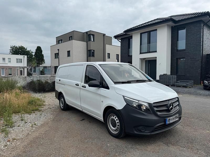 Weiß Gebraucht 2019 Mercedes Vito Van / Kleinbus | 16.100 € - Bild 1/4