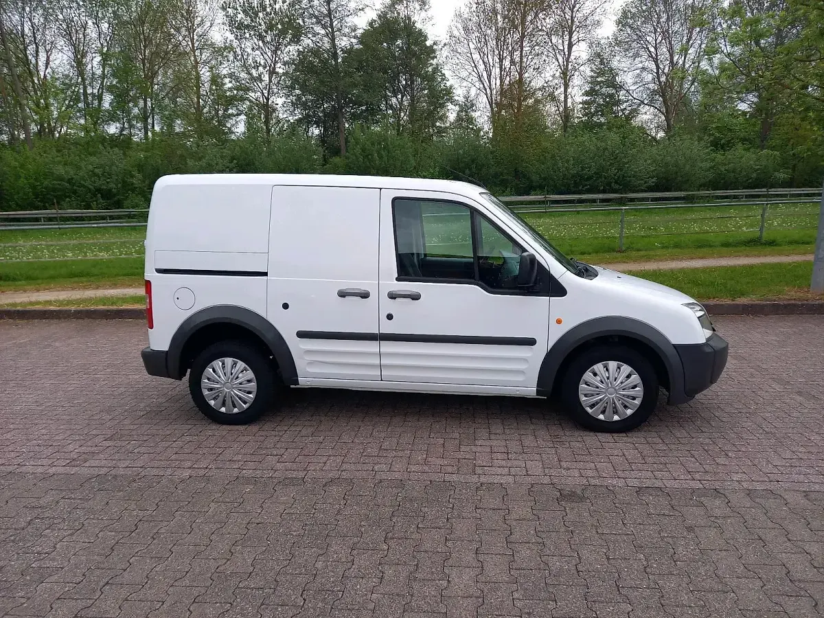 Gebraucht Ford Tourneo Connect 75 PS (55 kW) 2007 Weiß Van / Kleinbus