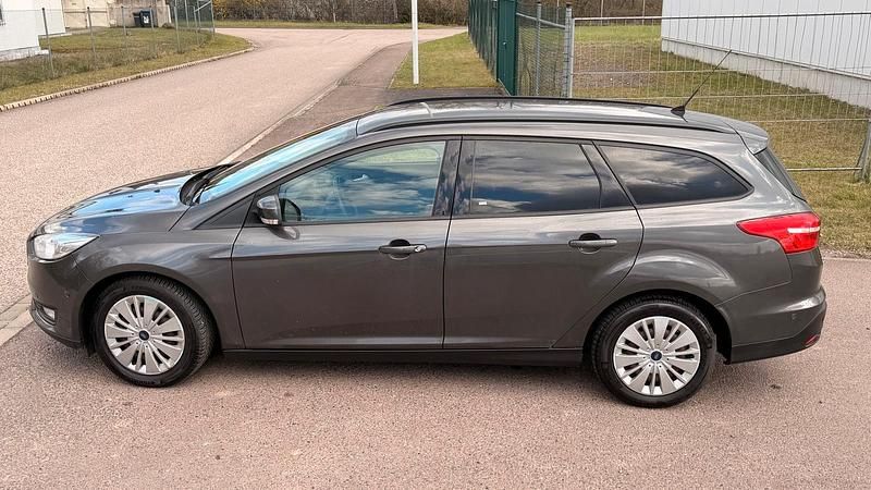 Gebraucht Ford Focus 125 PS (91 kW) 2017 Grau Kombi