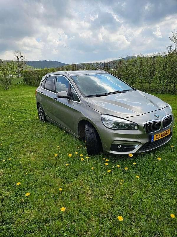 Grau Gebraucht 2014 BMW 220 Active Tourer Van / Kleinbus | 10.900 € (Teuer) - Bild 1/4