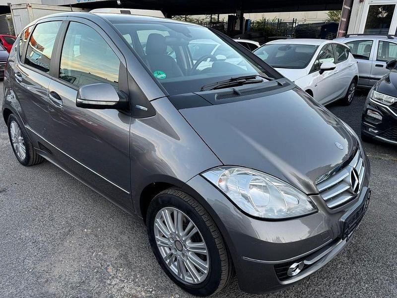 Grau Gebraucht 2010 Mercedes A160 Limousine | 4.500 € (Fairer Preis) - Bild 1/4
