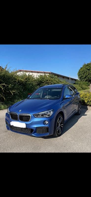 Blau Gebraucht 2017 BMW X1 Sport Line SUV | 23.250 € - Bild 1/4