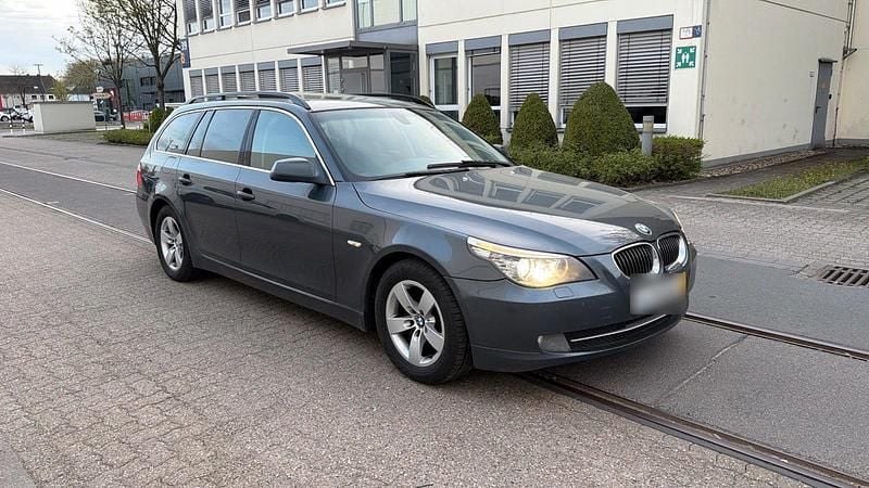 Gebraucht BMW 520 177 PS (130 kW) 2010 Grau Kombi