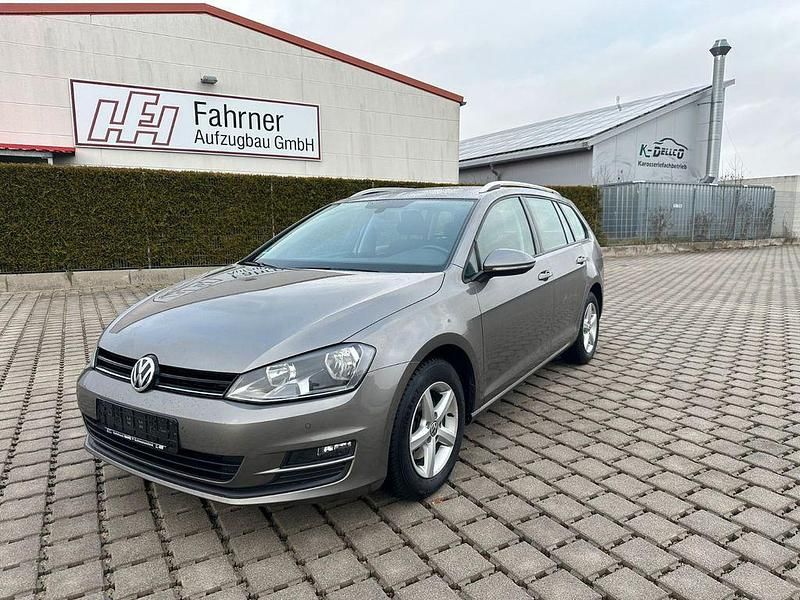 Grau Gebraucht 2016 VW Golf VII Comfortline Kombi | 6.990 € (Fairer Preis) - Bild 1/4