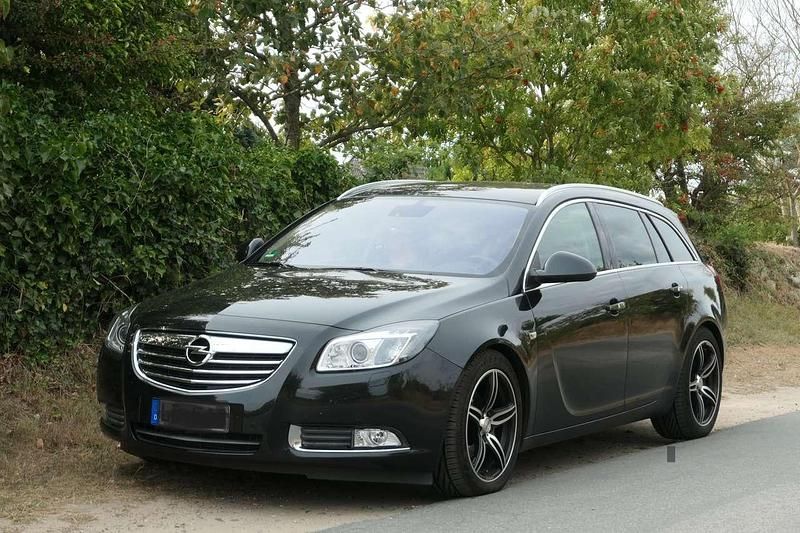 Gebraucht Opel Insignia 140 PS (102 kW) 2012 Schwarz Kombi