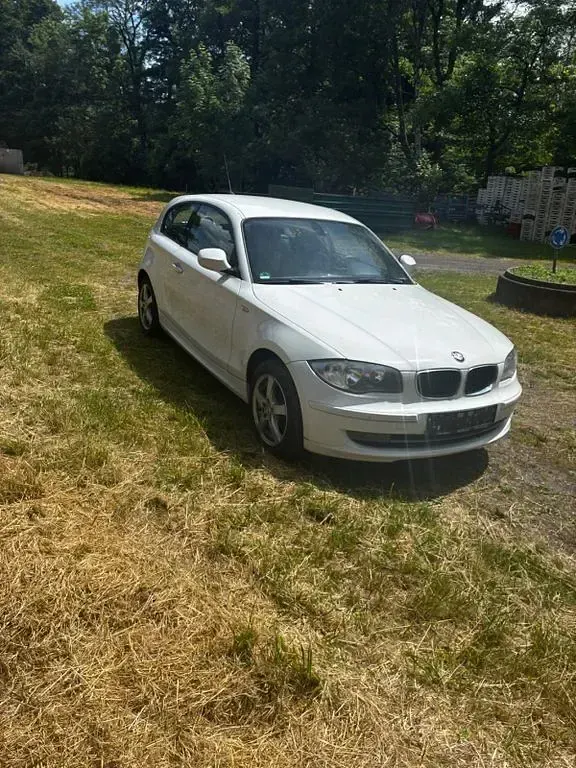 Gebraucht BMW 116 122 PS (89 kW) 2012 Weiß Kleinwagen