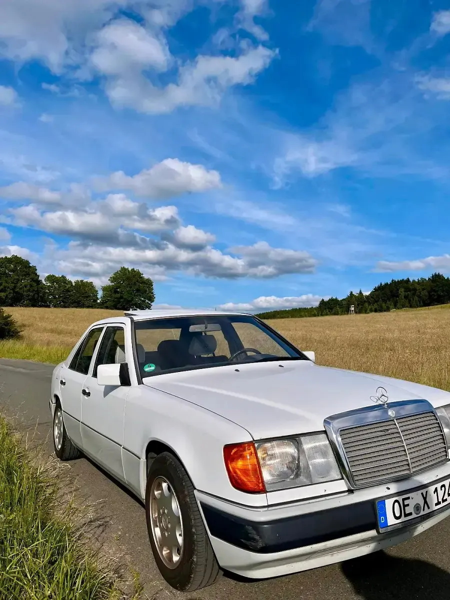 Gebraucht Mercedes E200 136 PS (100 kW) 1992 Weiß Limousine