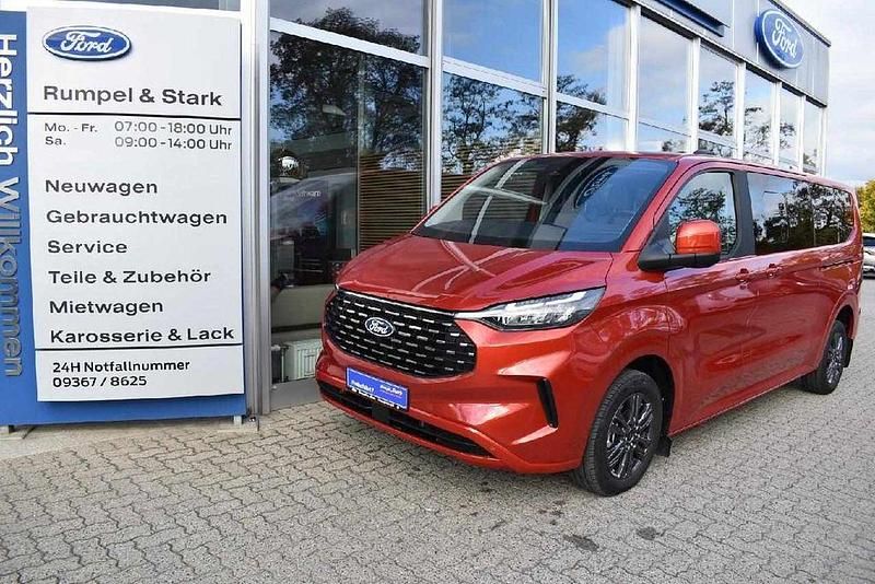 Gebraucht Ford Tourneo Titanium 170 PS (125 kW) 2025 Rot Van / Kleinbus