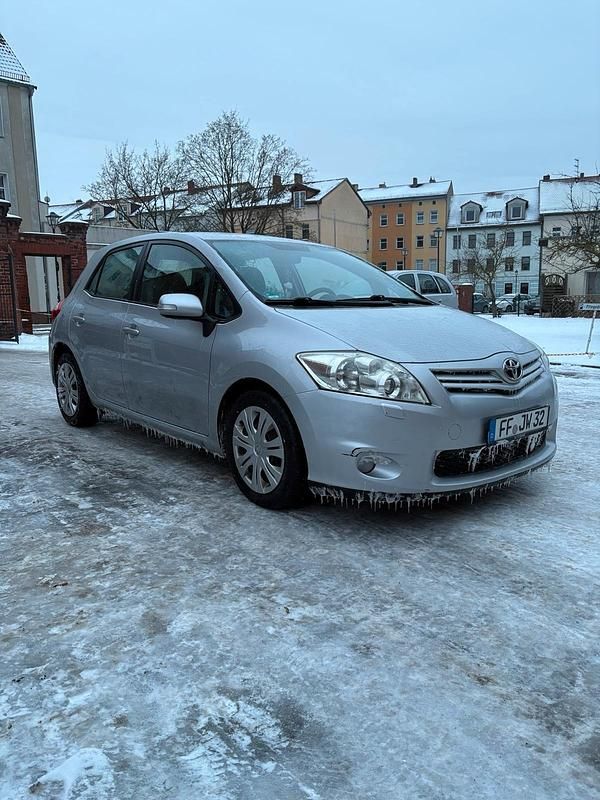 Silber Gebraucht 2012 Toyota Auris Kleinwagen | 4.000 € - Bild 1/4