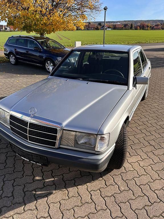 Silber Gebraucht 1991 Mercedes 190 Limousine | 6.400 € - Bild 1/4