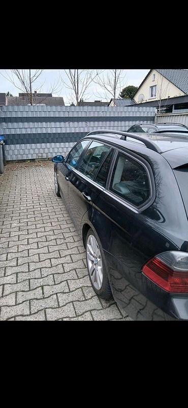 Gebraucht BMW 320 163 PS (119 kW) 2007 Schwarz Kombi