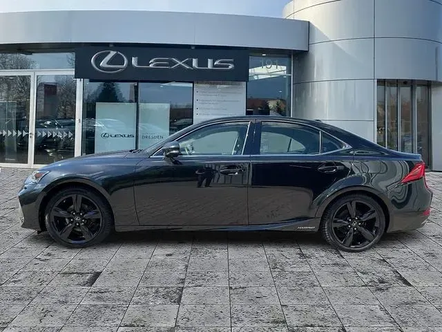 Gebraucht Lexus IS300h Sport Line 223 PS (164 kW) 2018 Graphite black Limousine