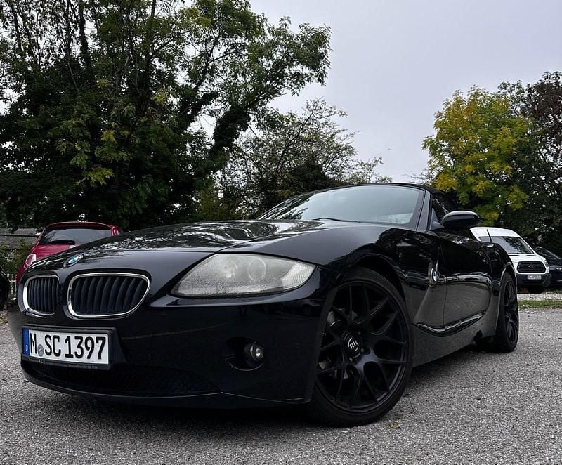 Schwarz Gebraucht 2004 BMW Z4 Sport Line Cabrio | 9.500 € (Fairer Preis) - Bild 1/4